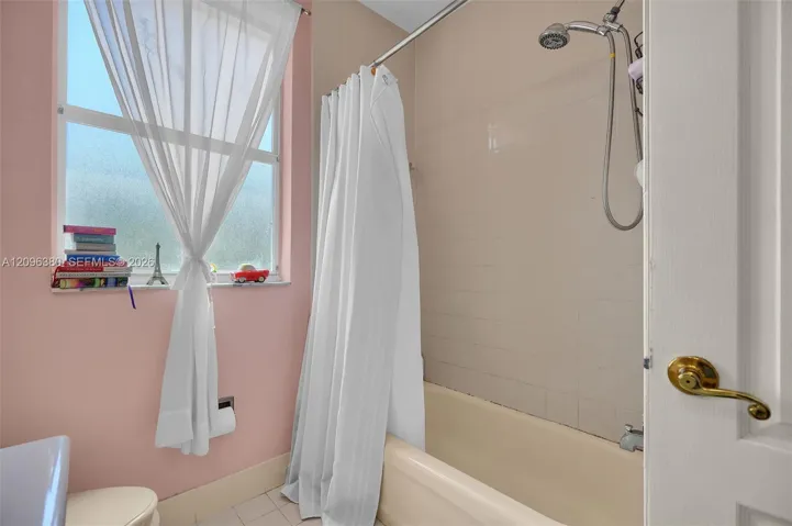 FULL BATHROOM #3