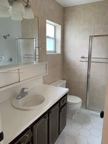 Master Bedroom Bathroom