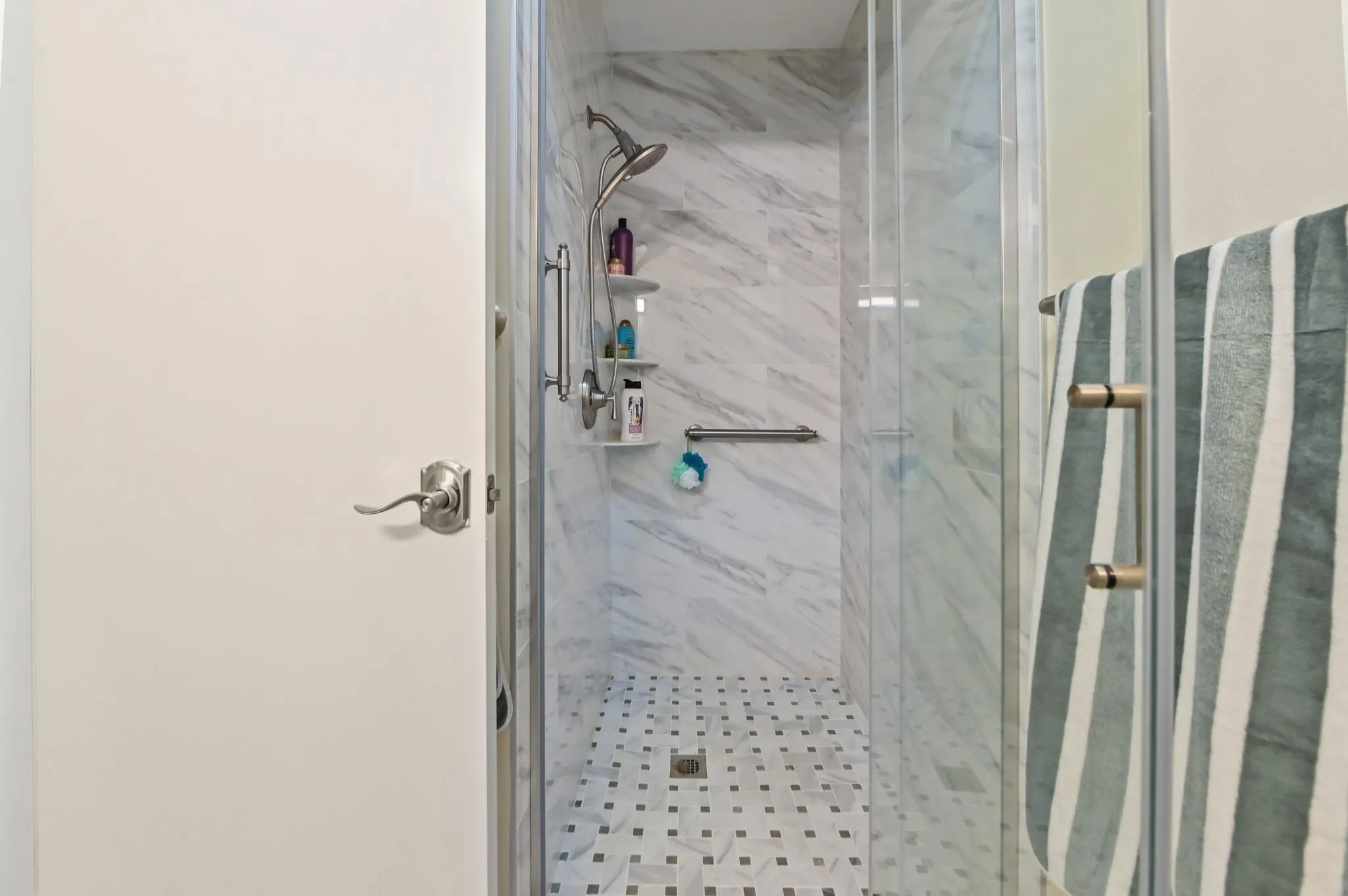 18-Guest_Shower