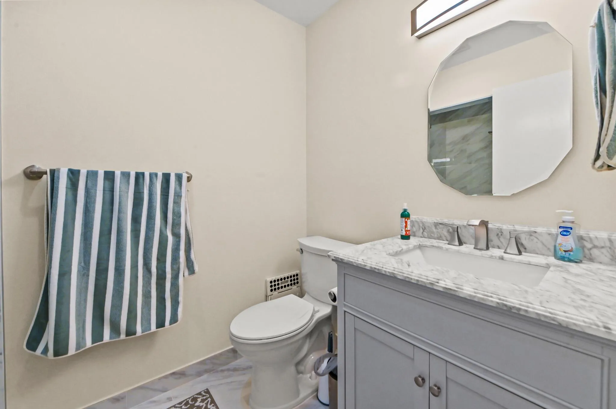 17-Guest_Bath