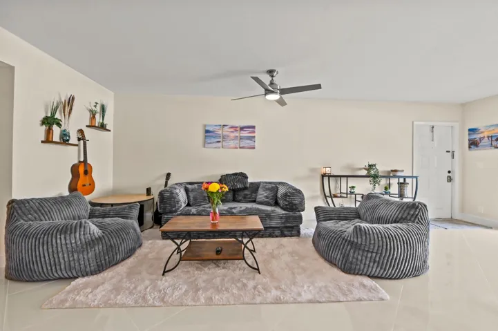 08-Living_Room_Alternate