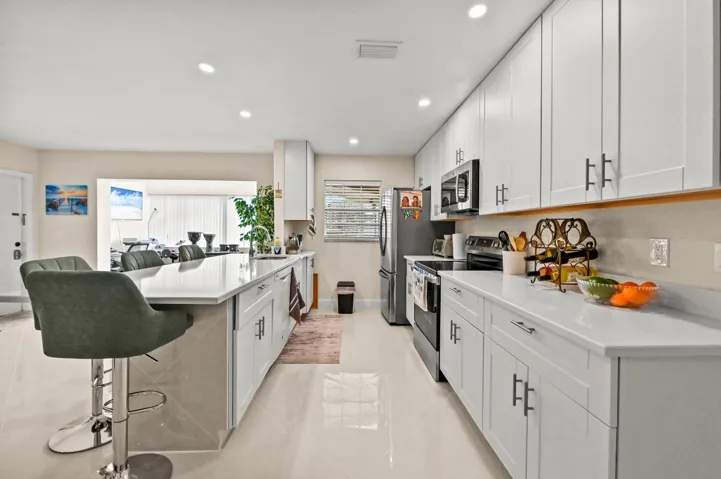 14-Kitchen_Galley