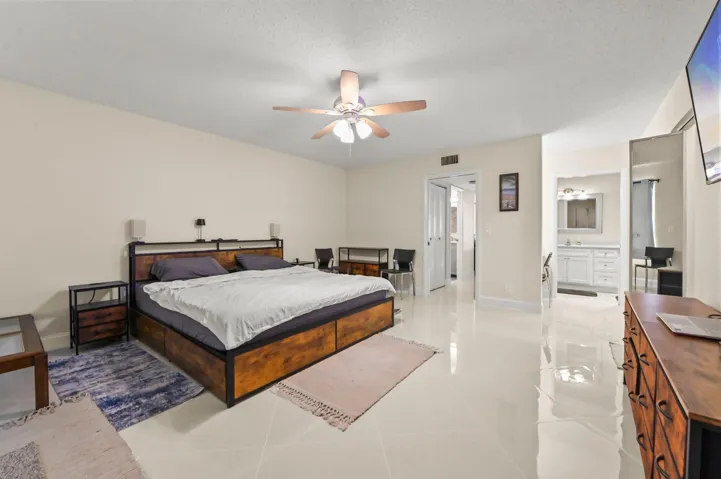20-Primary_Bedroom_Alternate