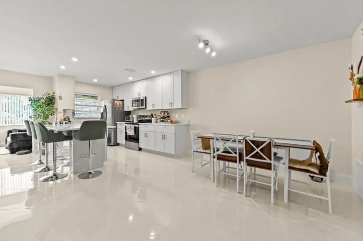 11-Dining_Kitchen