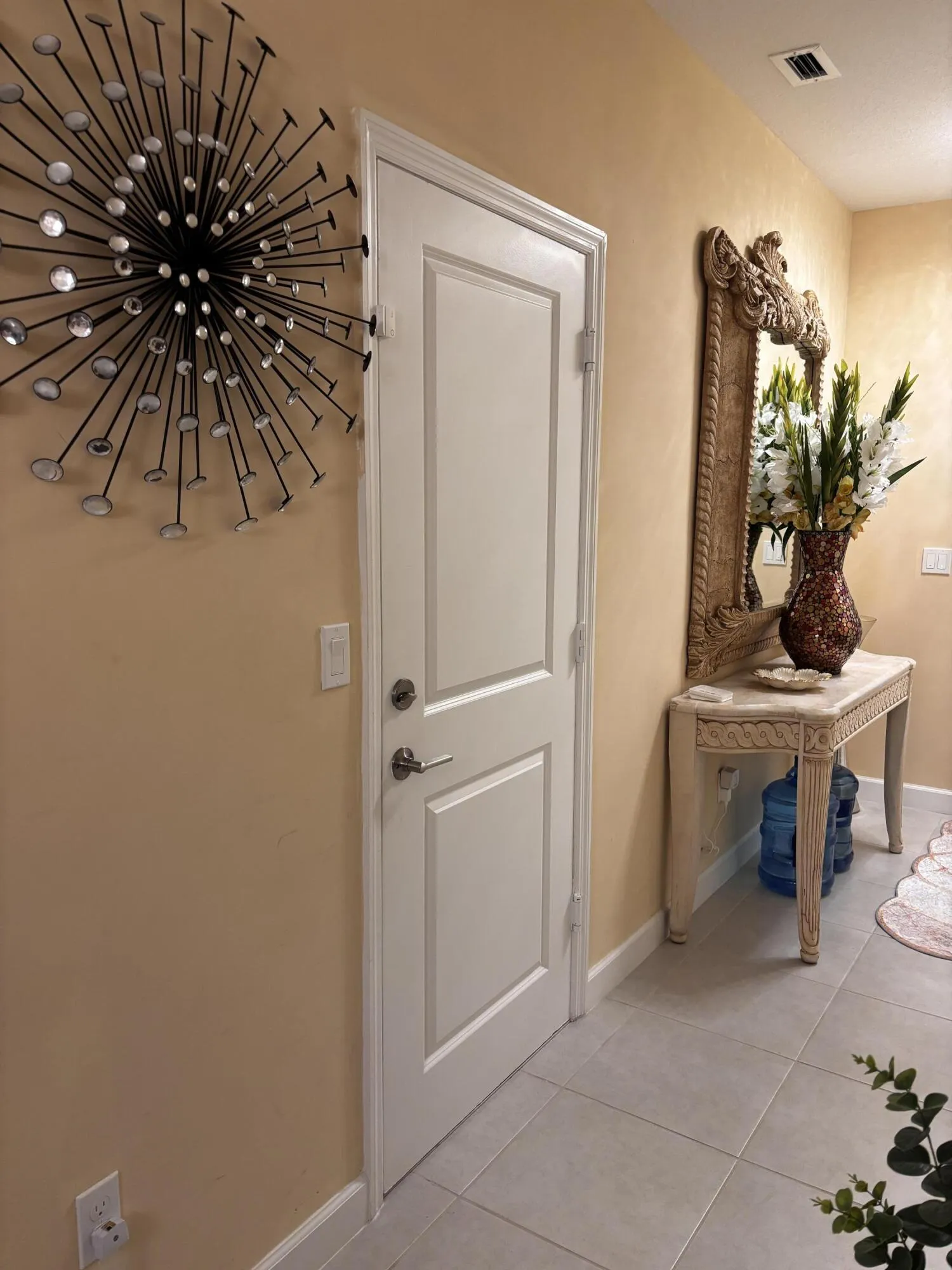 Garage/Foyer