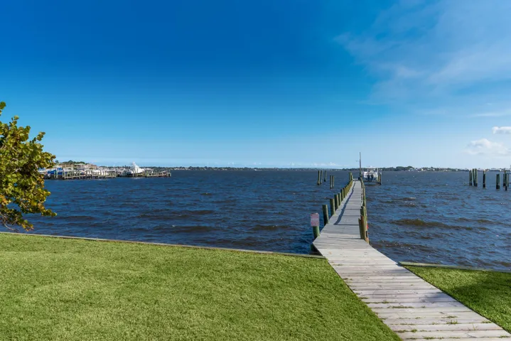 1712 Sea Horse Pl, Jensen Beach, FL 3495