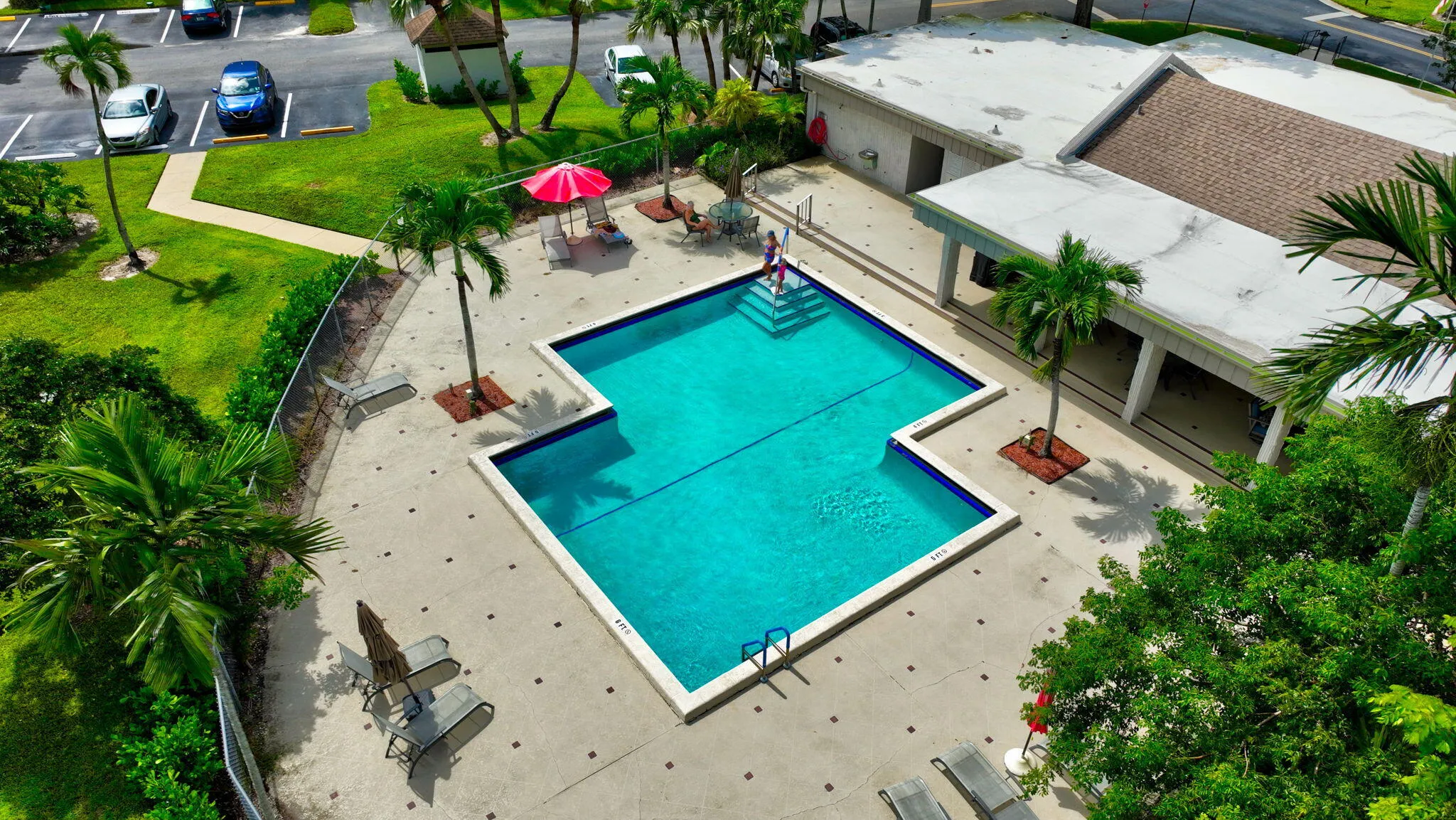 26_Pool-Aerial