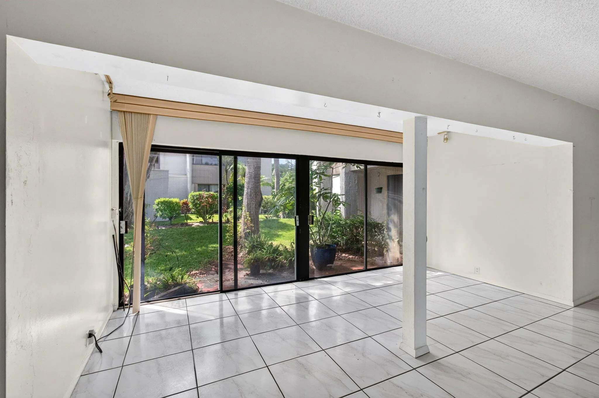 03_Living-Room-Sliders