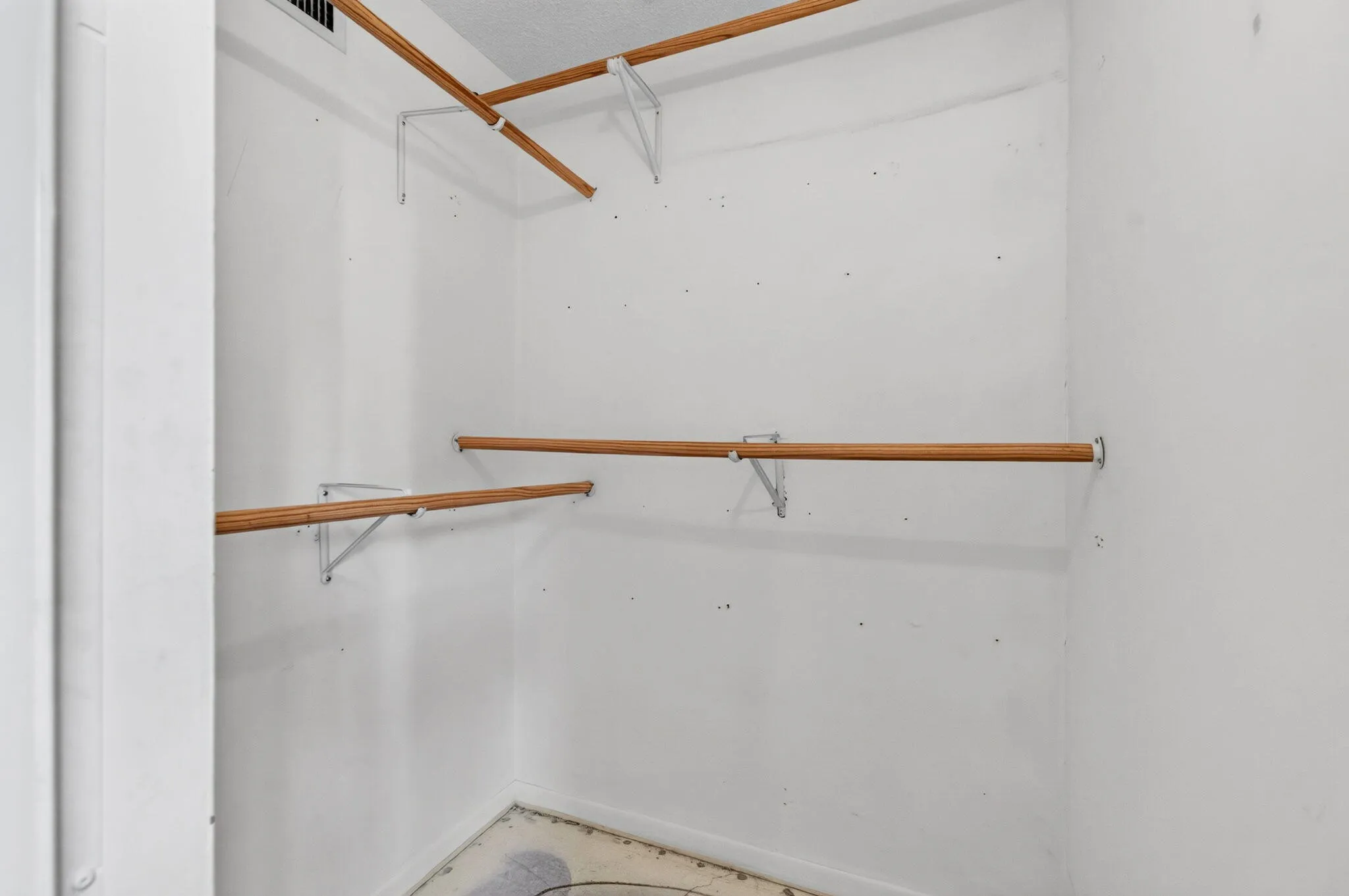 14_Walk-In-Closet