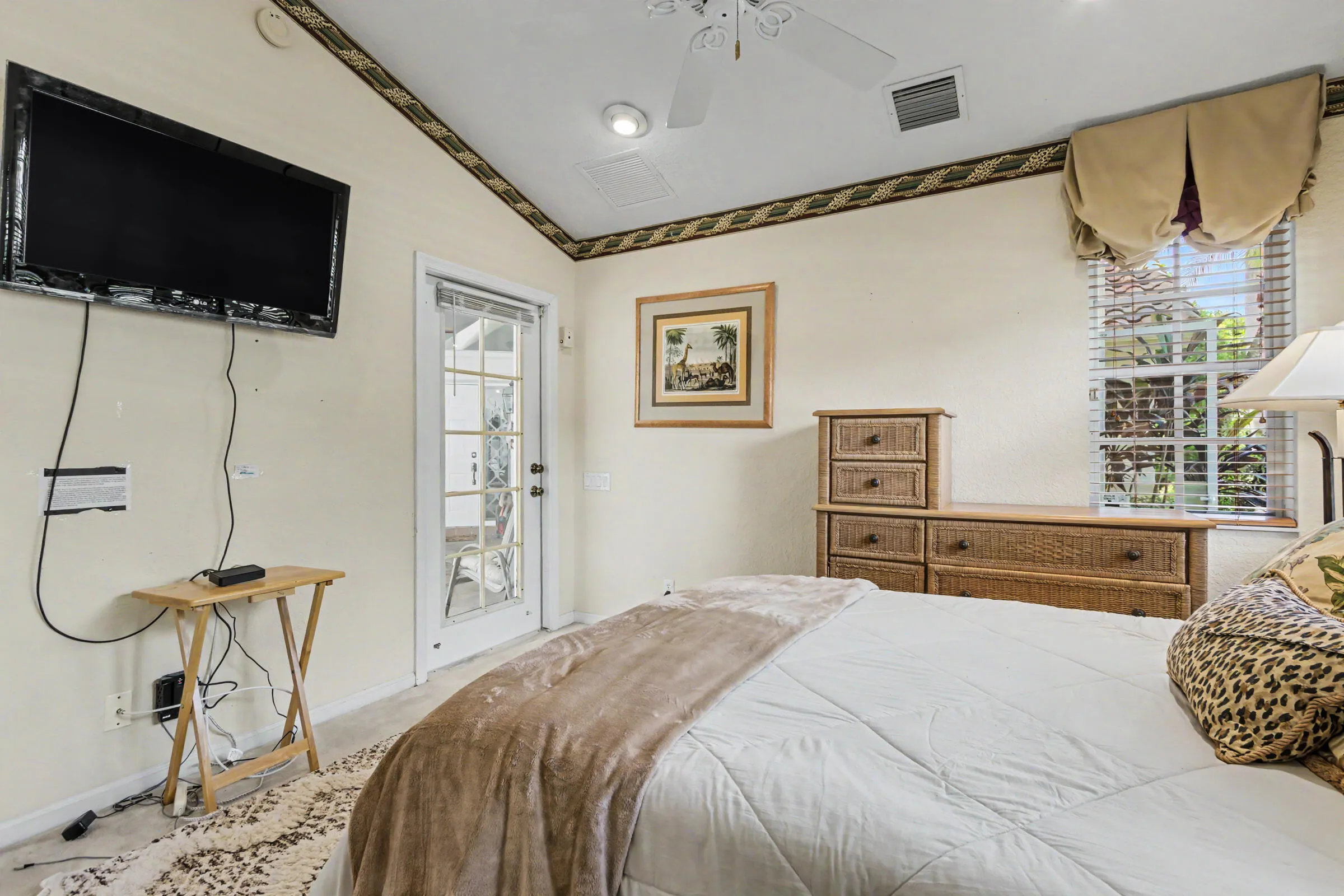 Separate/Detached Guest Suite