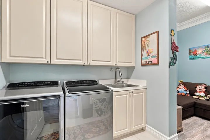 Whirlpool Cabrio Washer/Dryer is included!