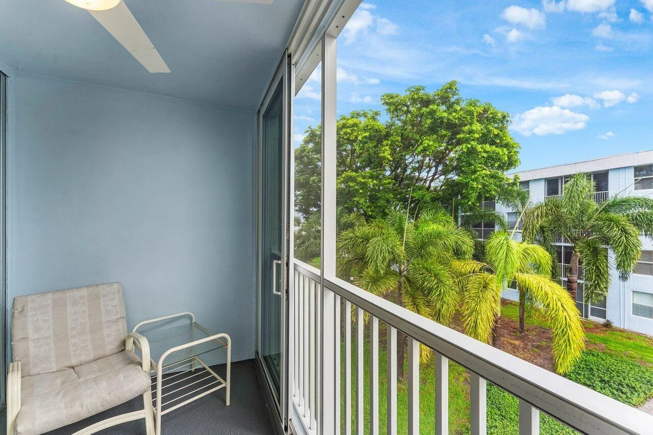 11_Lanai_overlooking_gardens