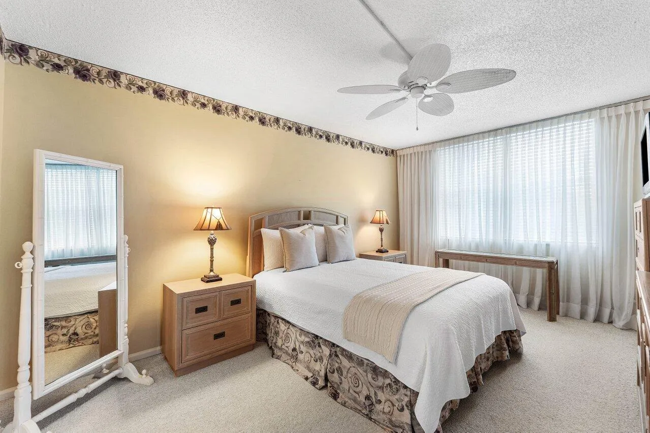 12_Primary_bedroom