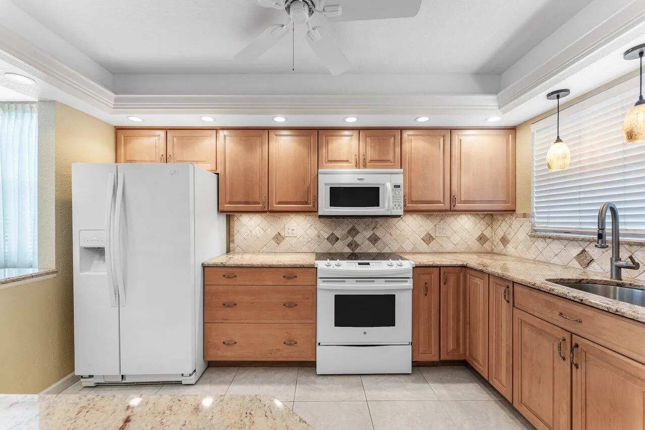 3_Lots_of_cabinet_space