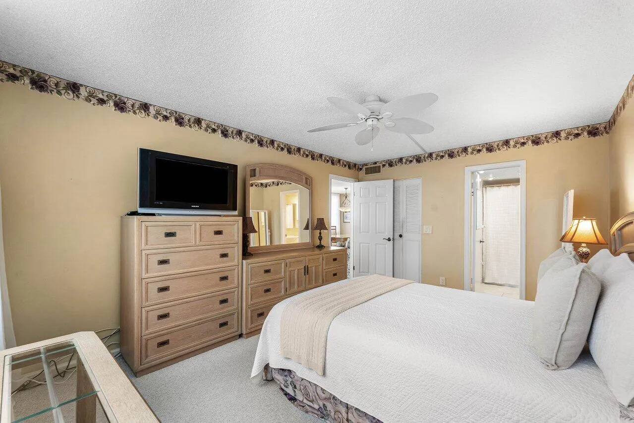 14_Primary_bedroom_into_living_area