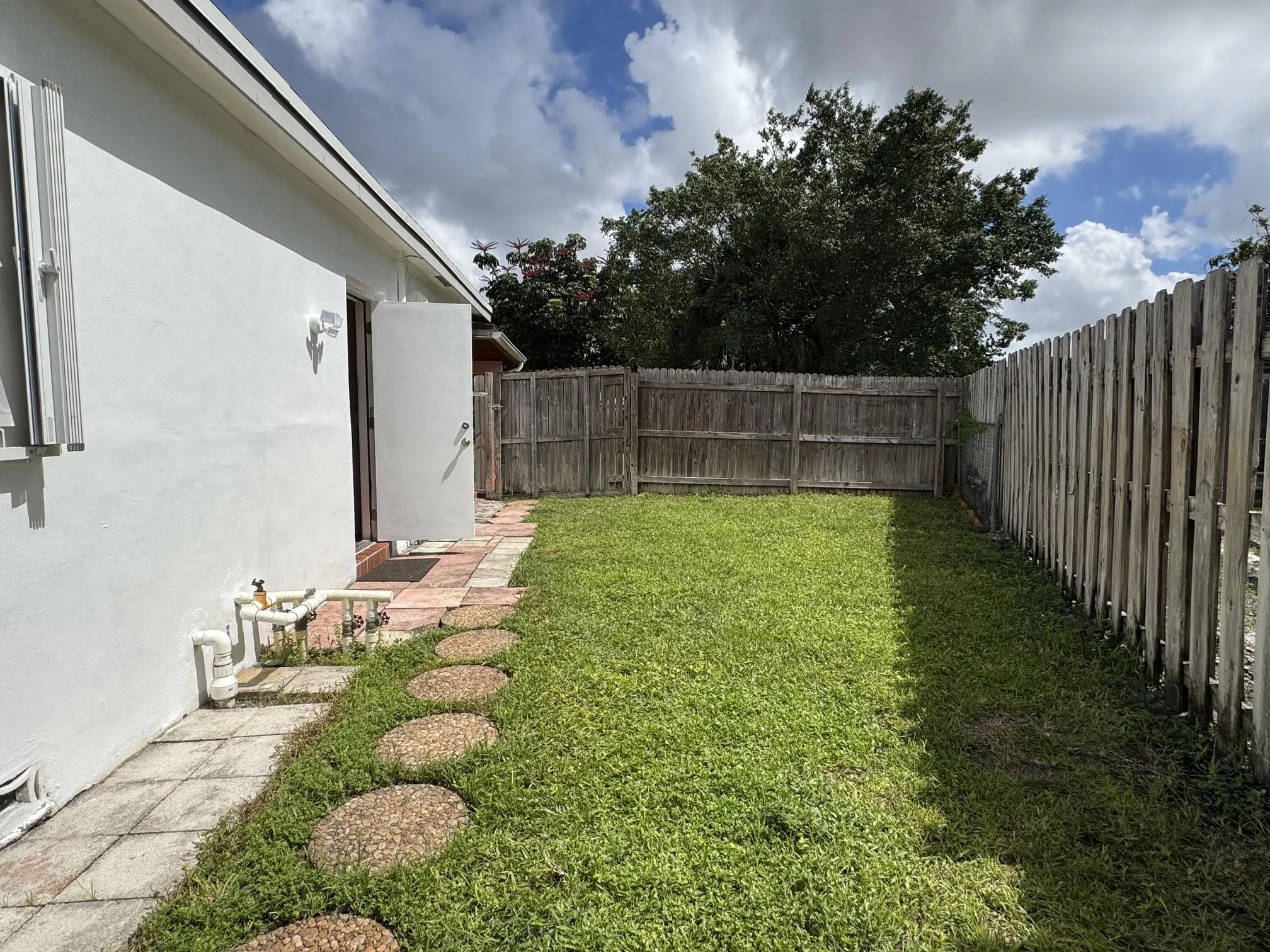 8306 sideyard