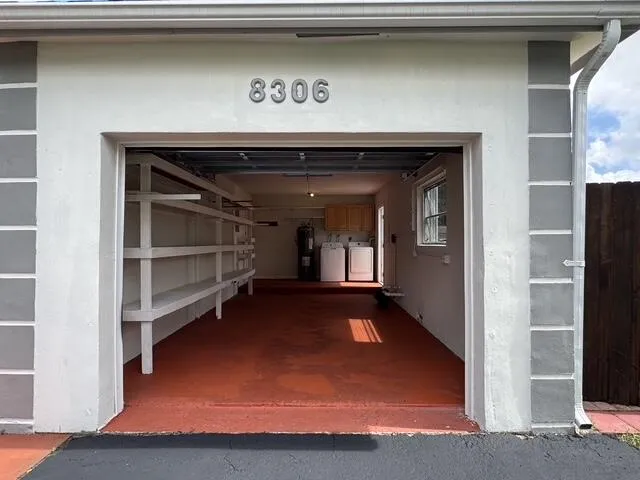 8306 Garage