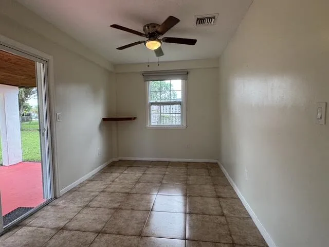 8306 dining area 2