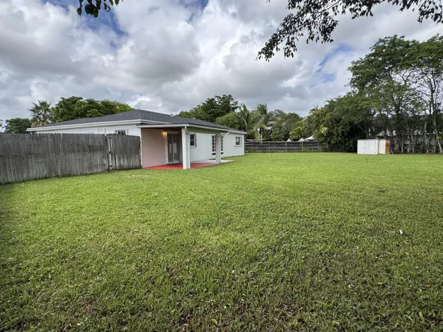 8306 bachyard 4