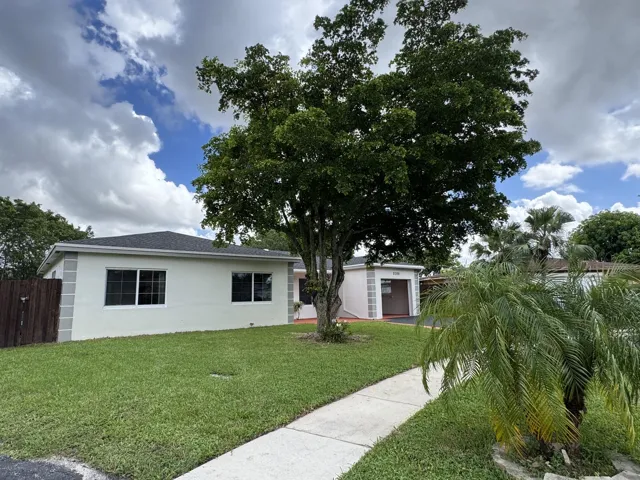 8306 front of the house 3