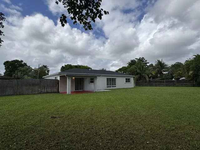 8306 bachyard 3
