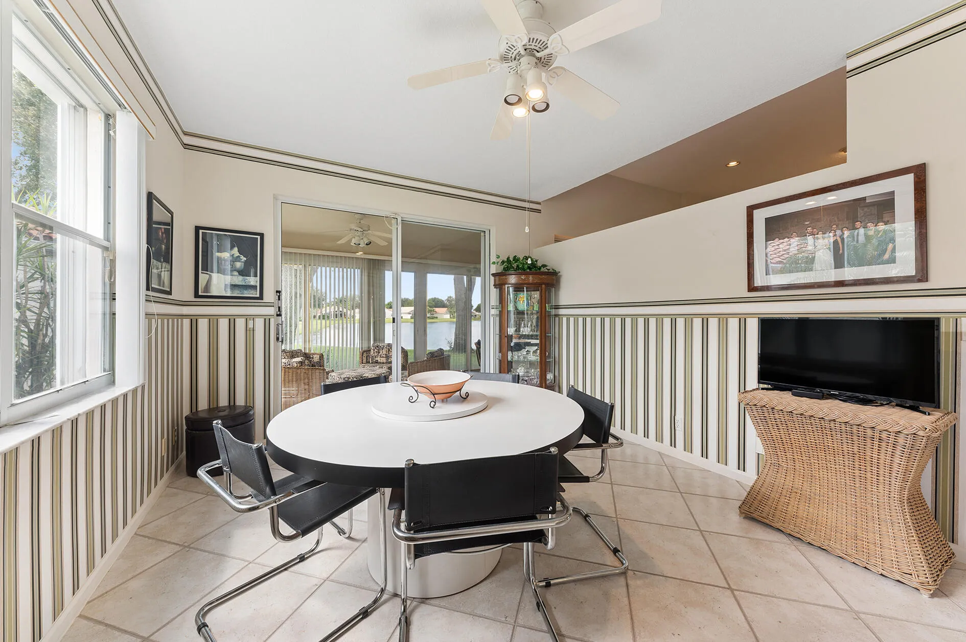 Eat-In Kitchen