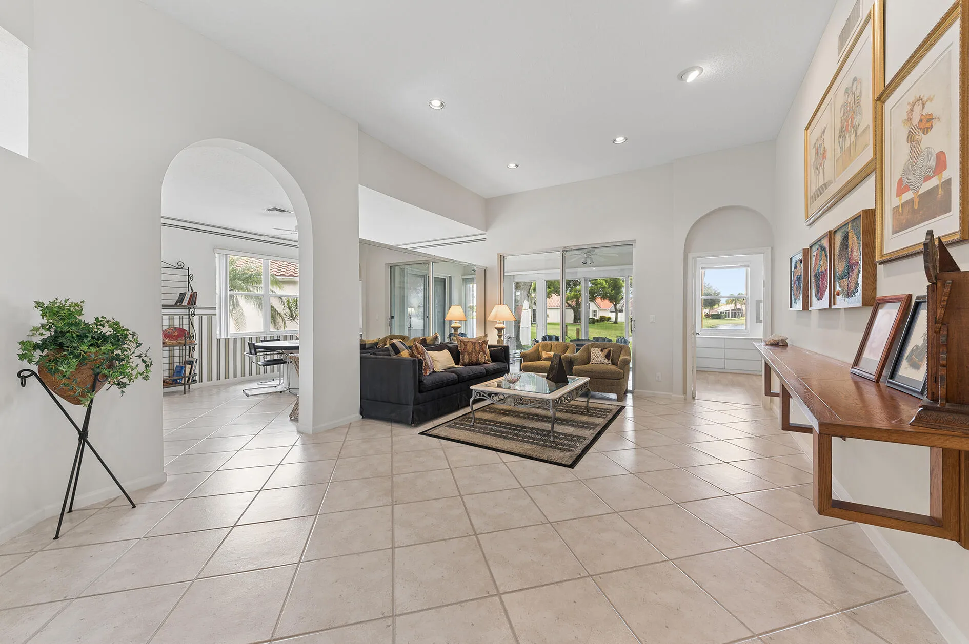 Living Room/Kitchen