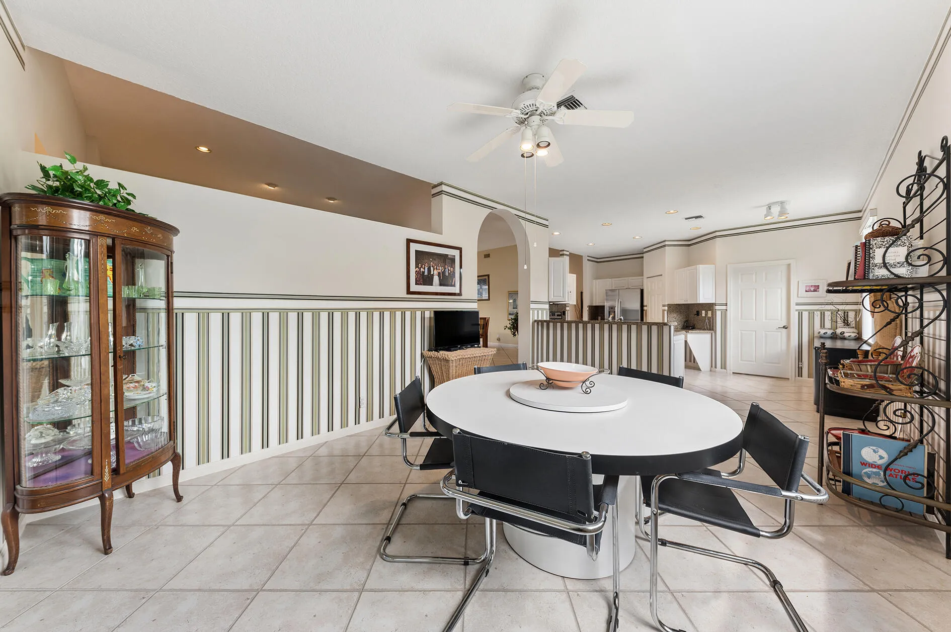 Eat-In Kitchen