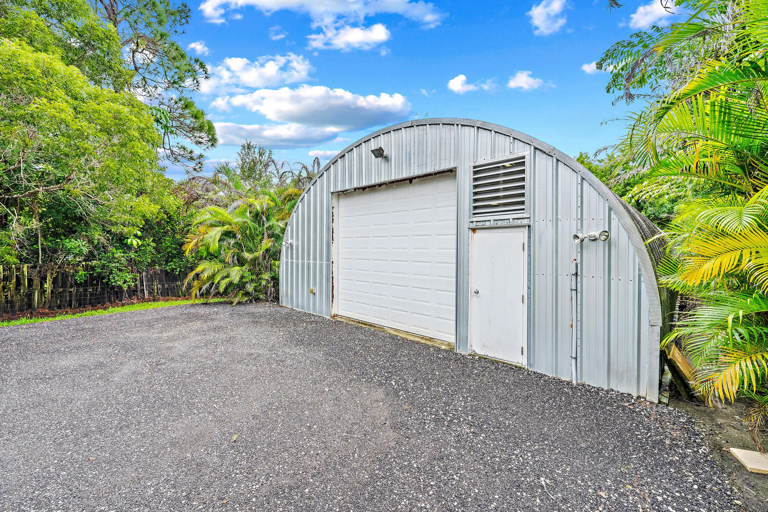 1800 Sqft Building