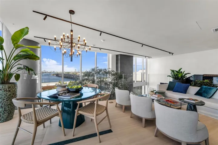 Photo 33