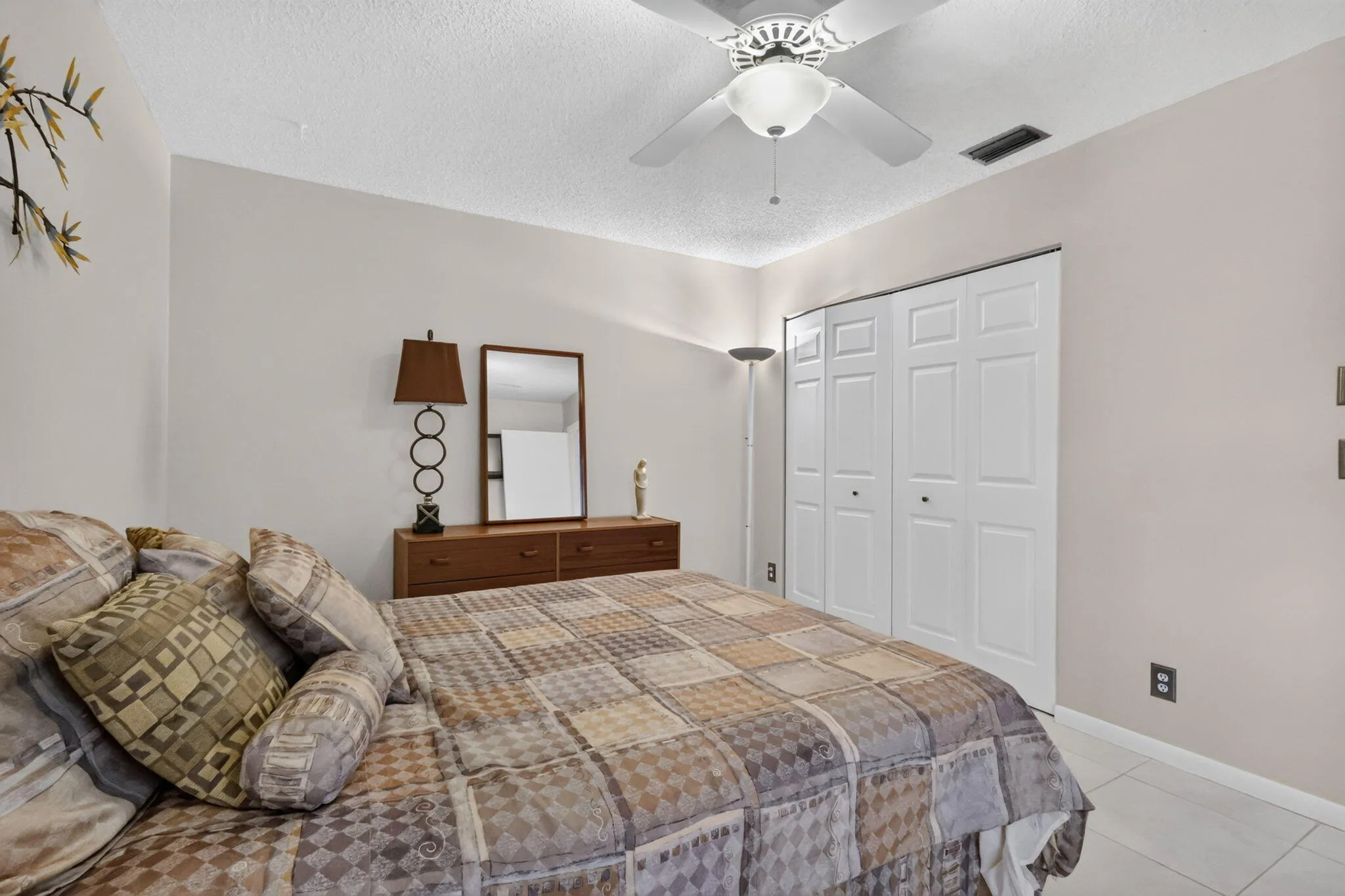 Guest bedroom