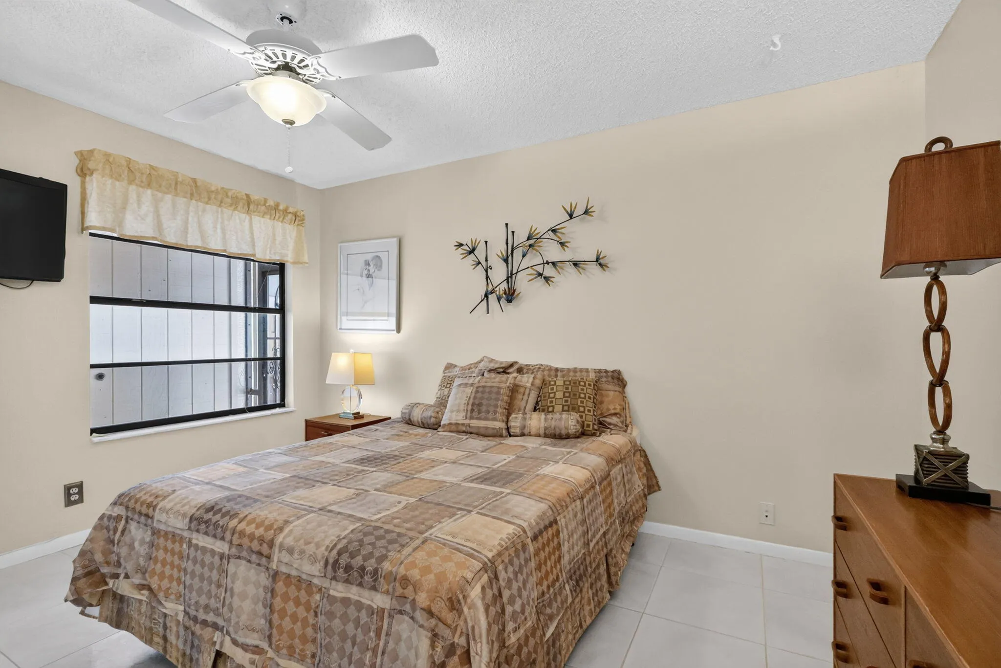 Guest bedroom
