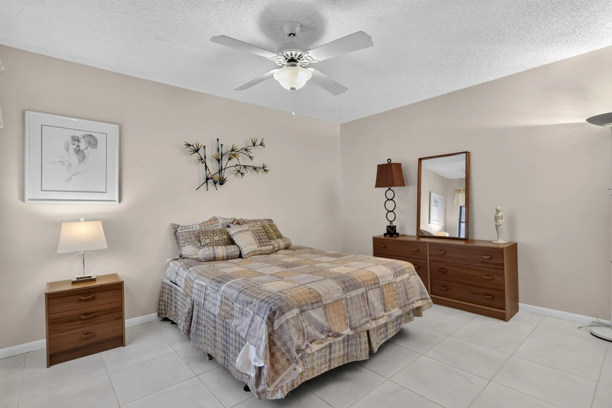 Guest bedroom