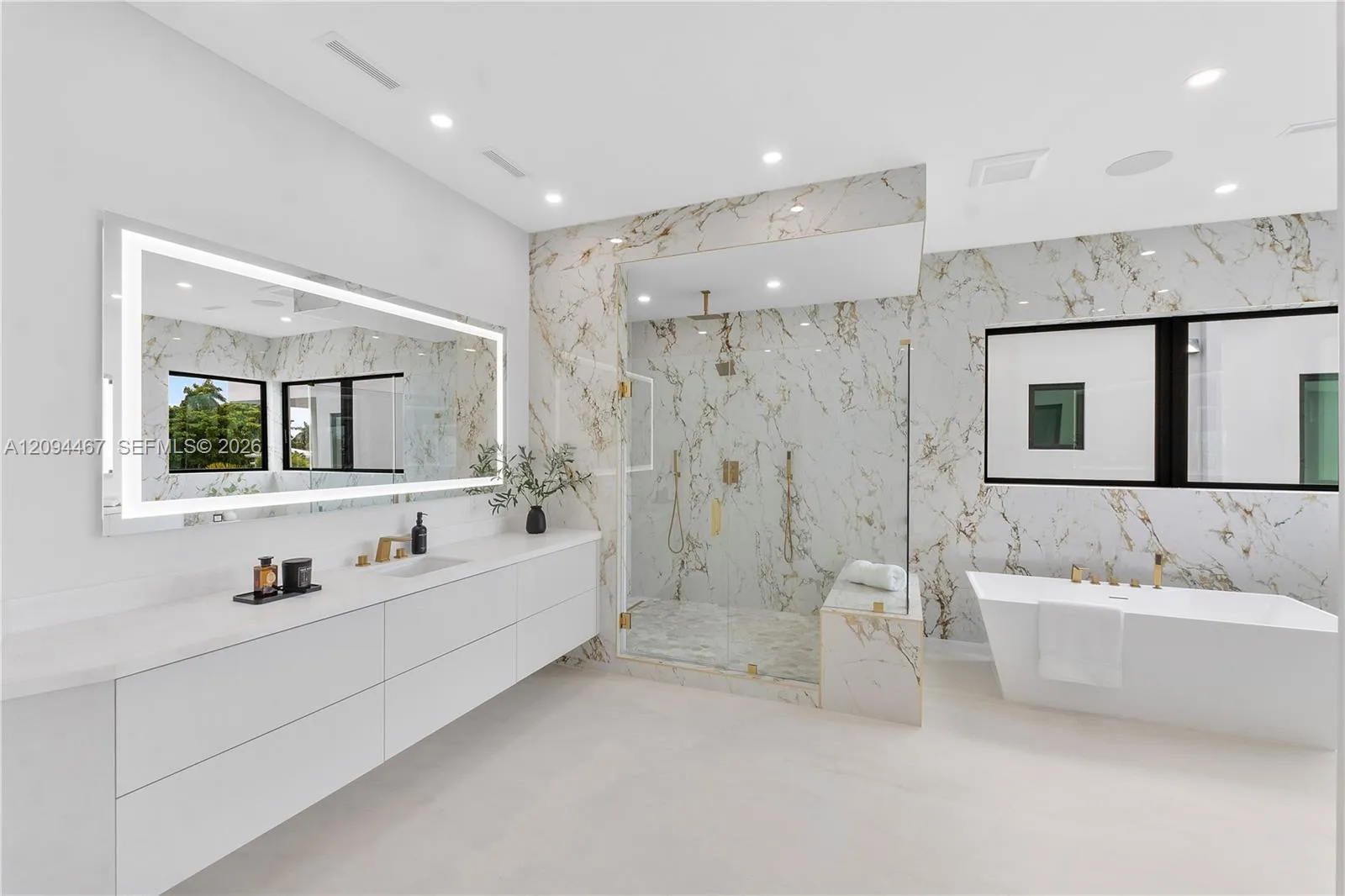 Master bathroom (second floor)