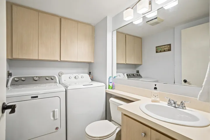Dedicated laundry area with upper cabinetry
