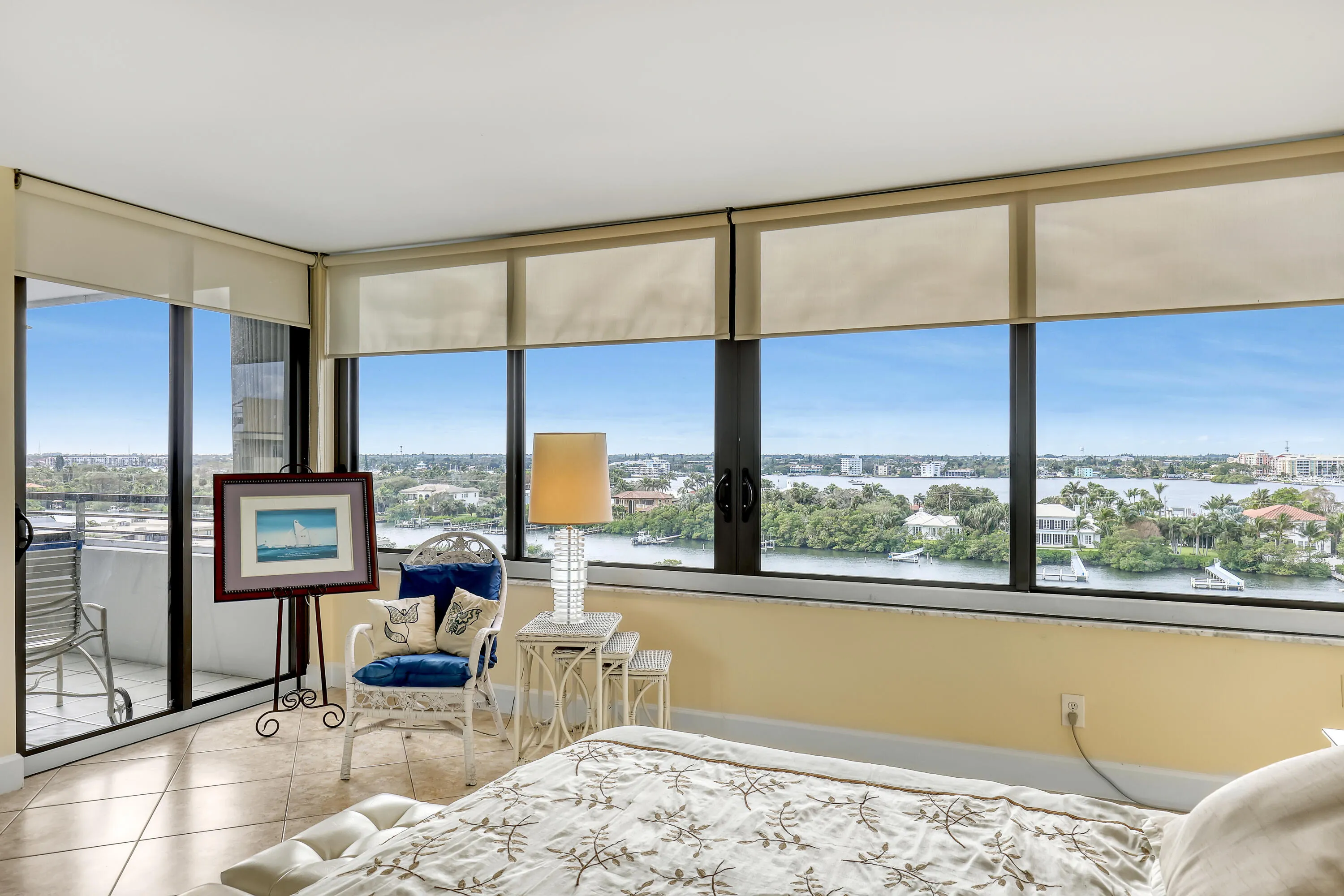 VIEW MASTER BEDROOM