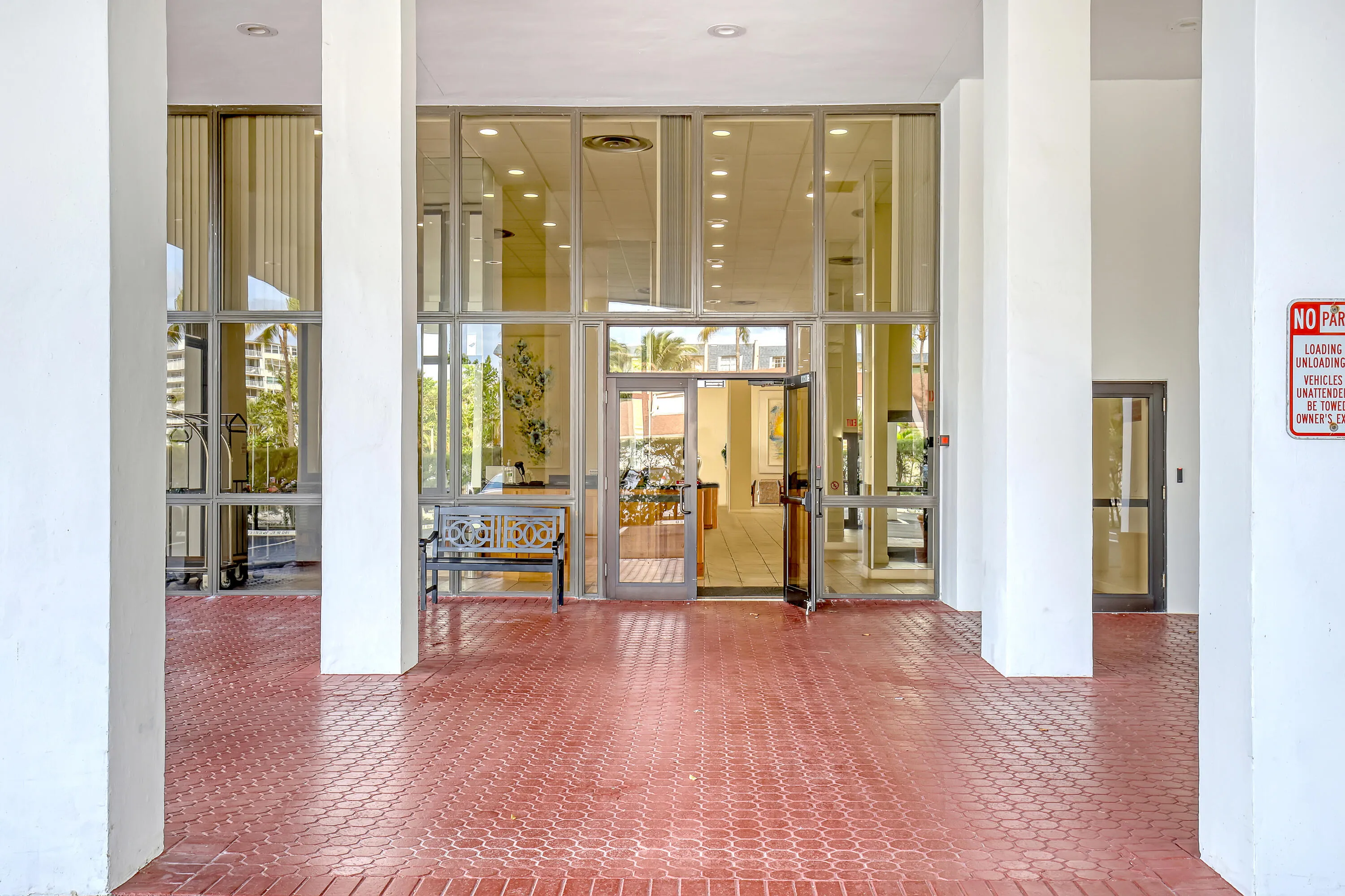INTERIOR BLDG