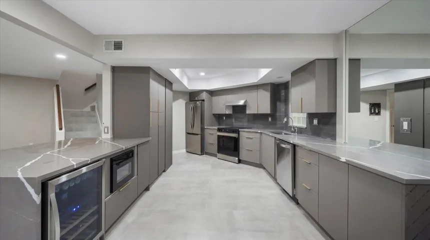 07-4348 Hazel Ave unit b