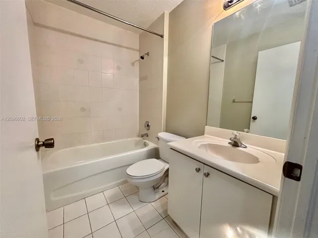 Full bathroom on 1st floor