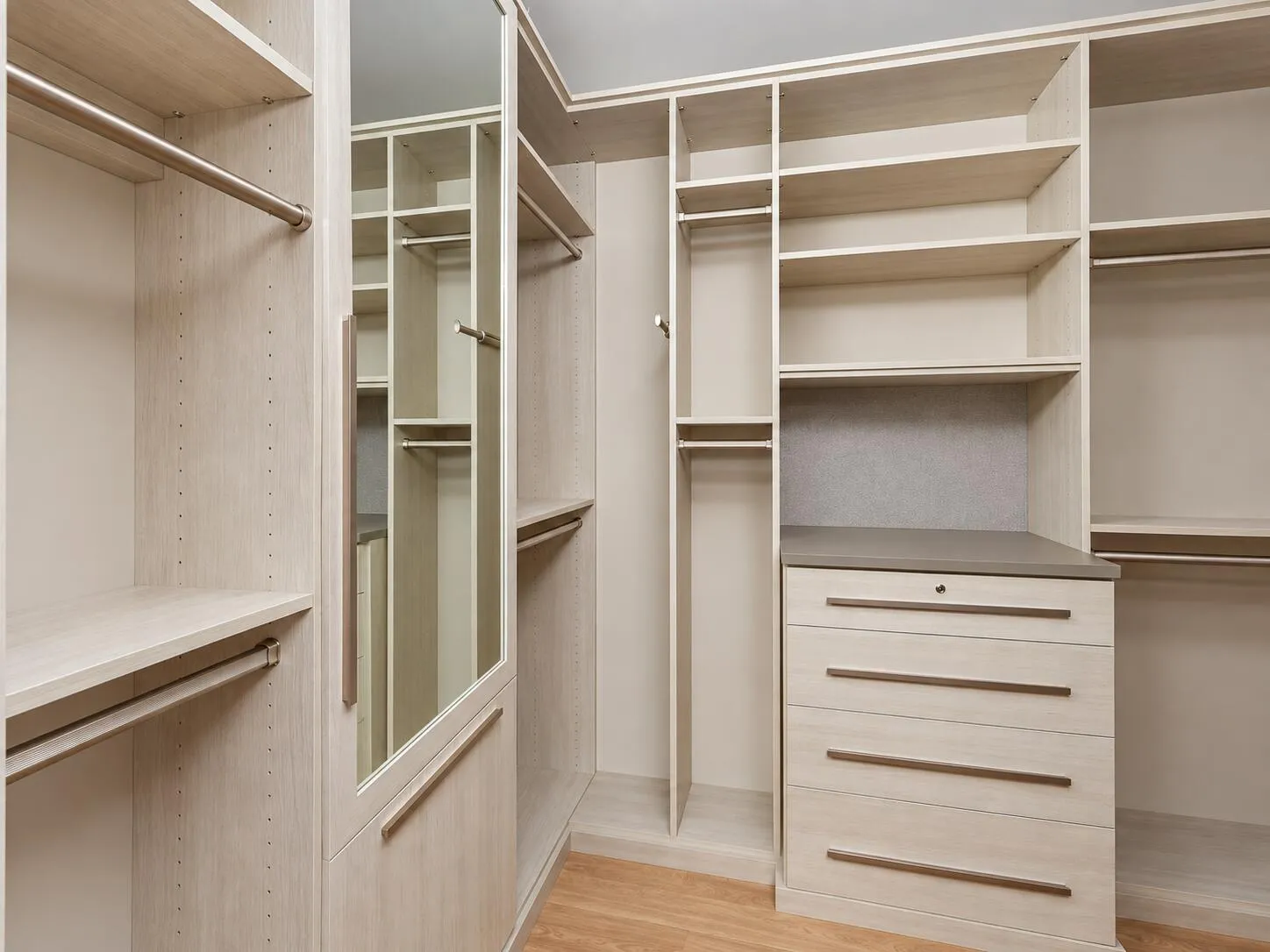 closet 1