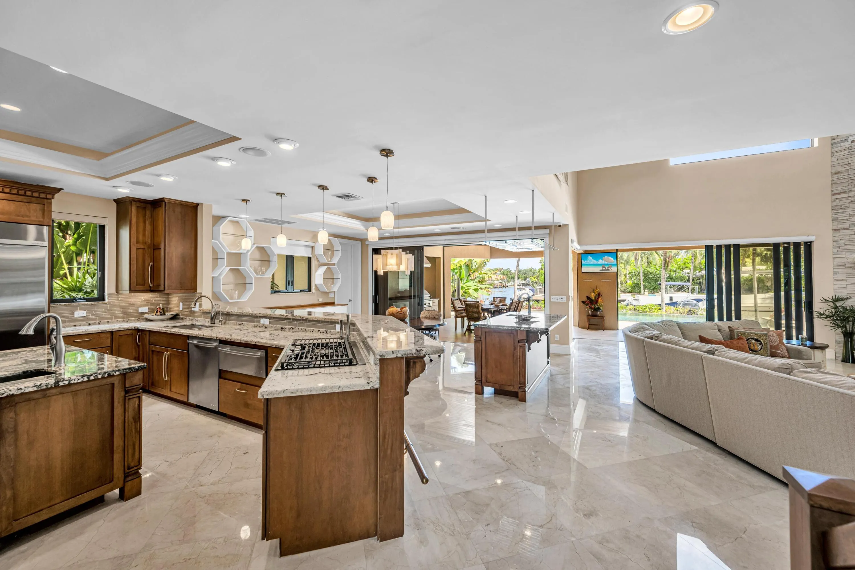 1900 MARIETTA DR-44