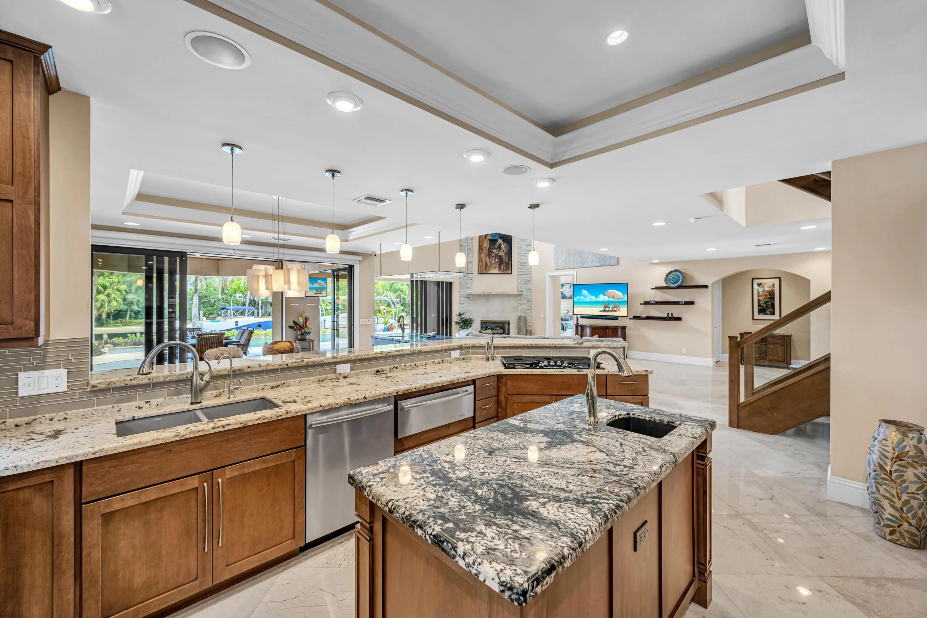 1900 MARIETTA DR-47