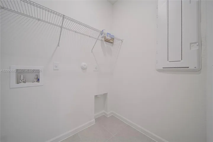 Washer & dryer are included