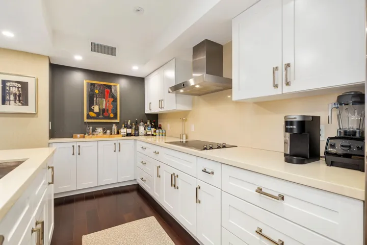 plenty of counter space
