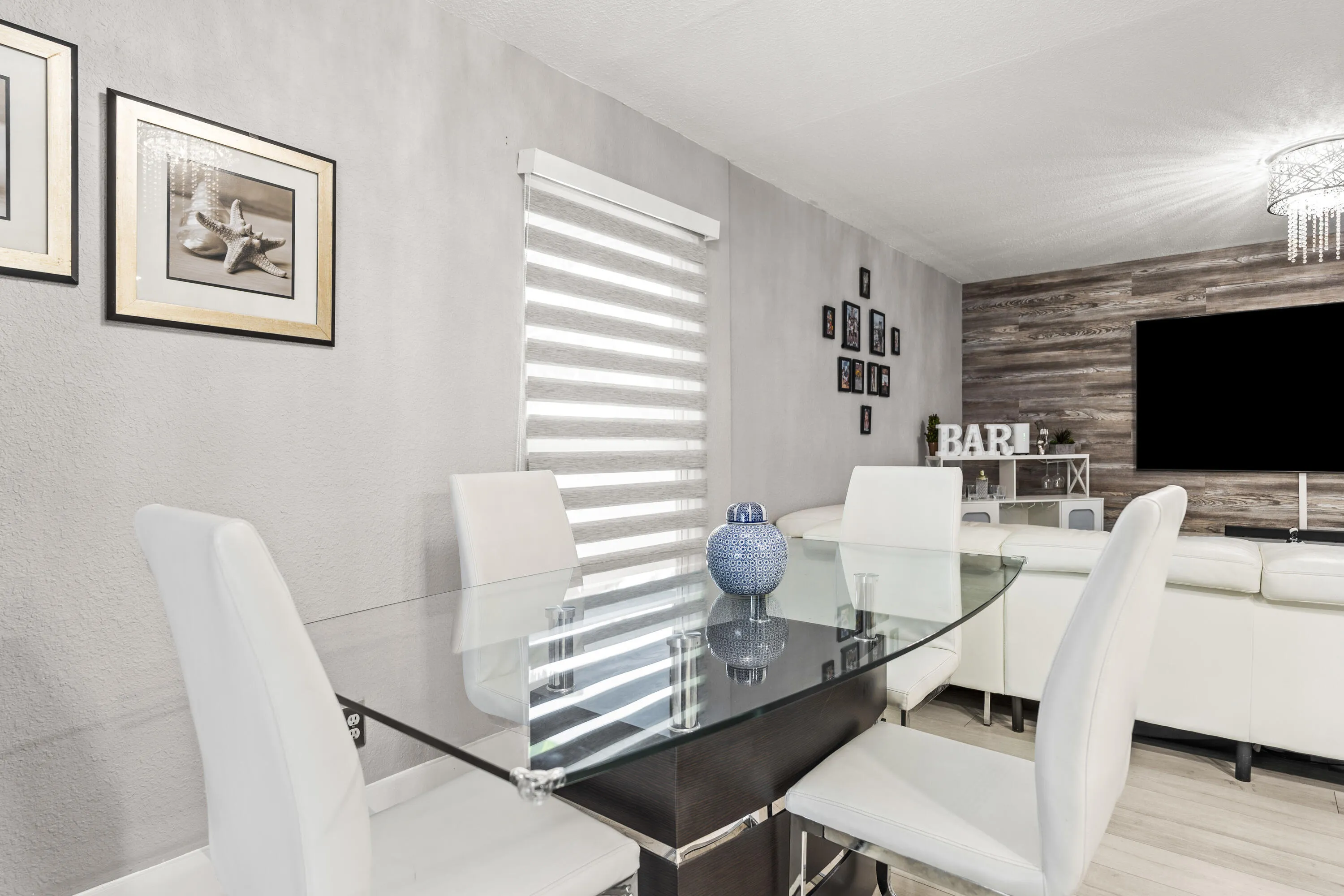 Dining Area. Natural Area