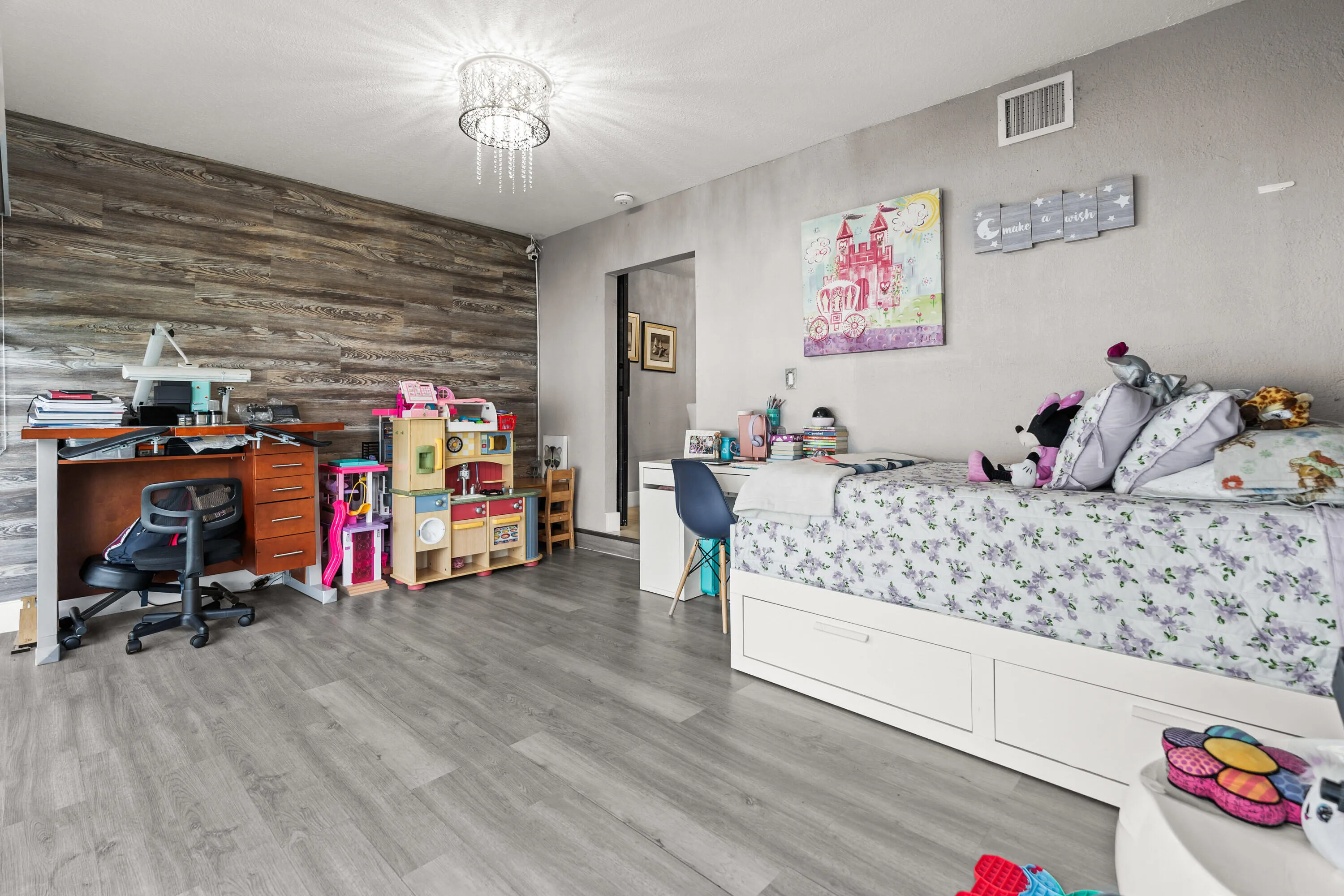 Bedroom. Additional View