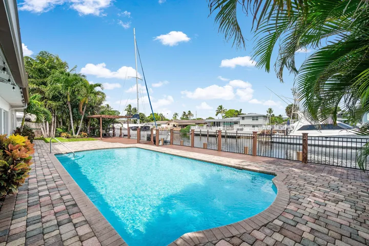 042-1525Southeast6thStreet-DeerfieldBeac