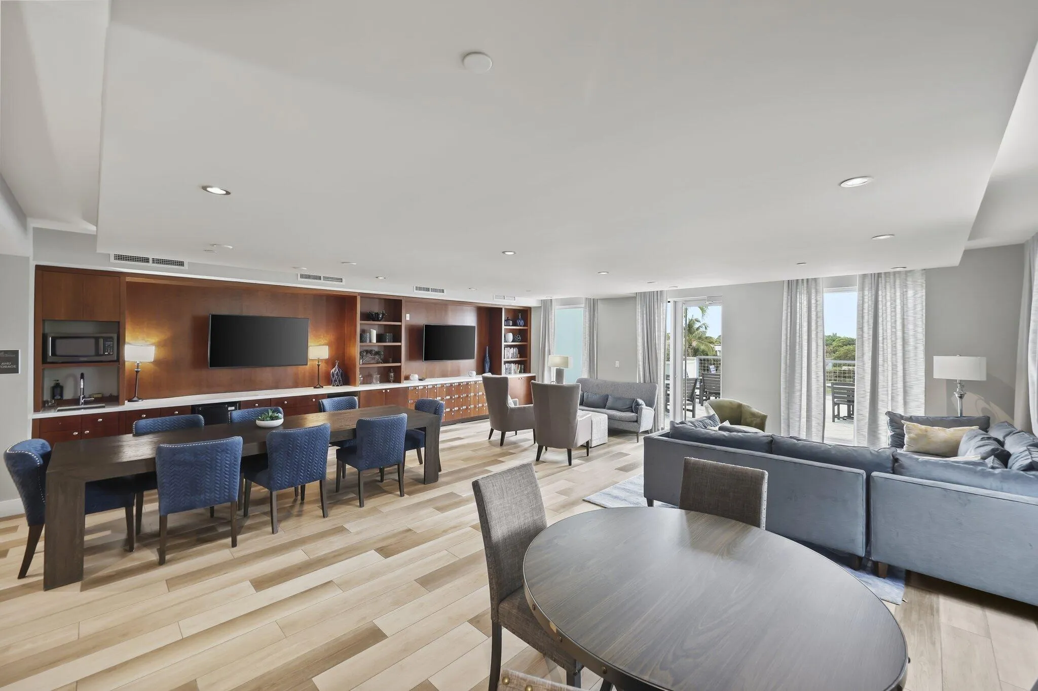 club room/wine lockers