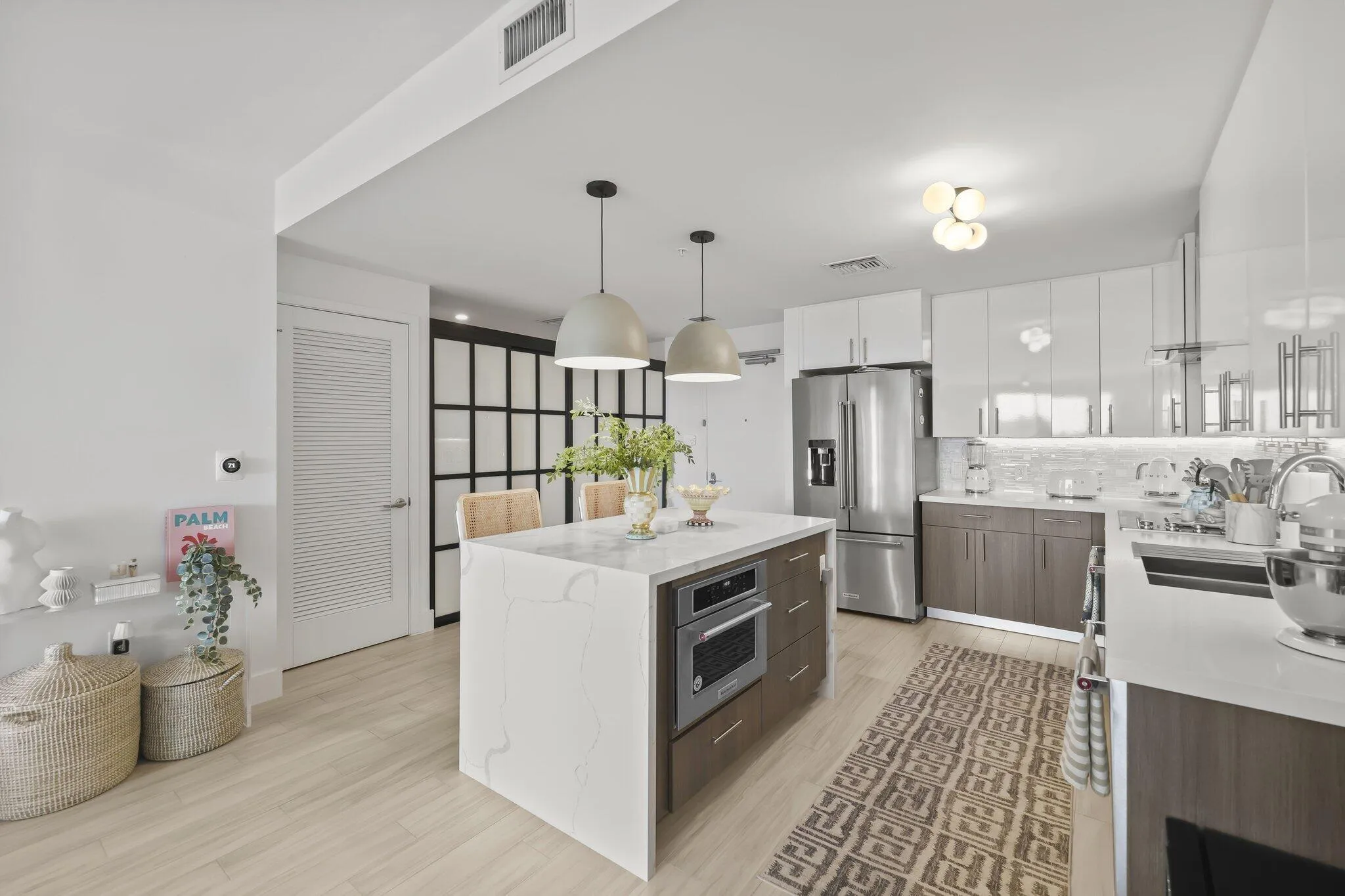 den door, kitchen, entryway