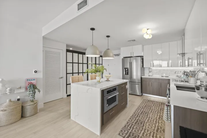 den door, kitchen, entryway